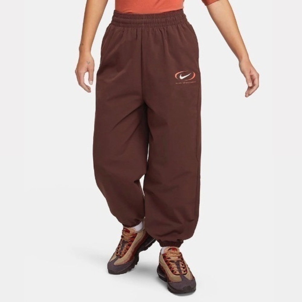 NWT. NIKE Women’s Swoosh Woven Jogger